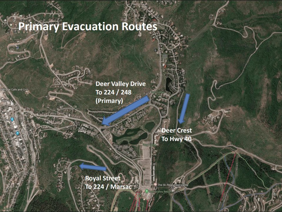 Map displaying the primary evacuation routes for emergency situations, highlighting safe paths to follow.